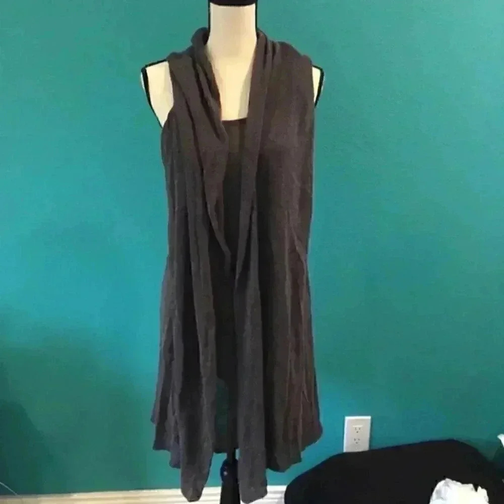 Miilla thin hooded sweater in size large